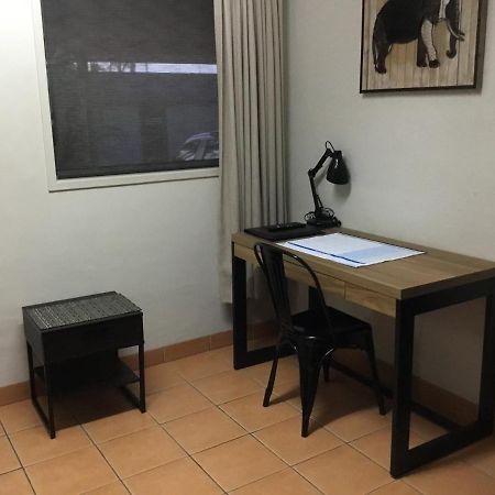 Golden Palms Motor Inn Bundaberg Exterior foto
