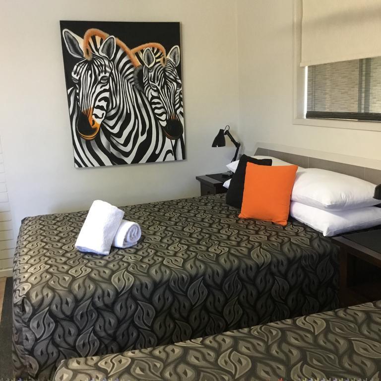 Golden Palms Motor Inn Bundaberg Exterior foto