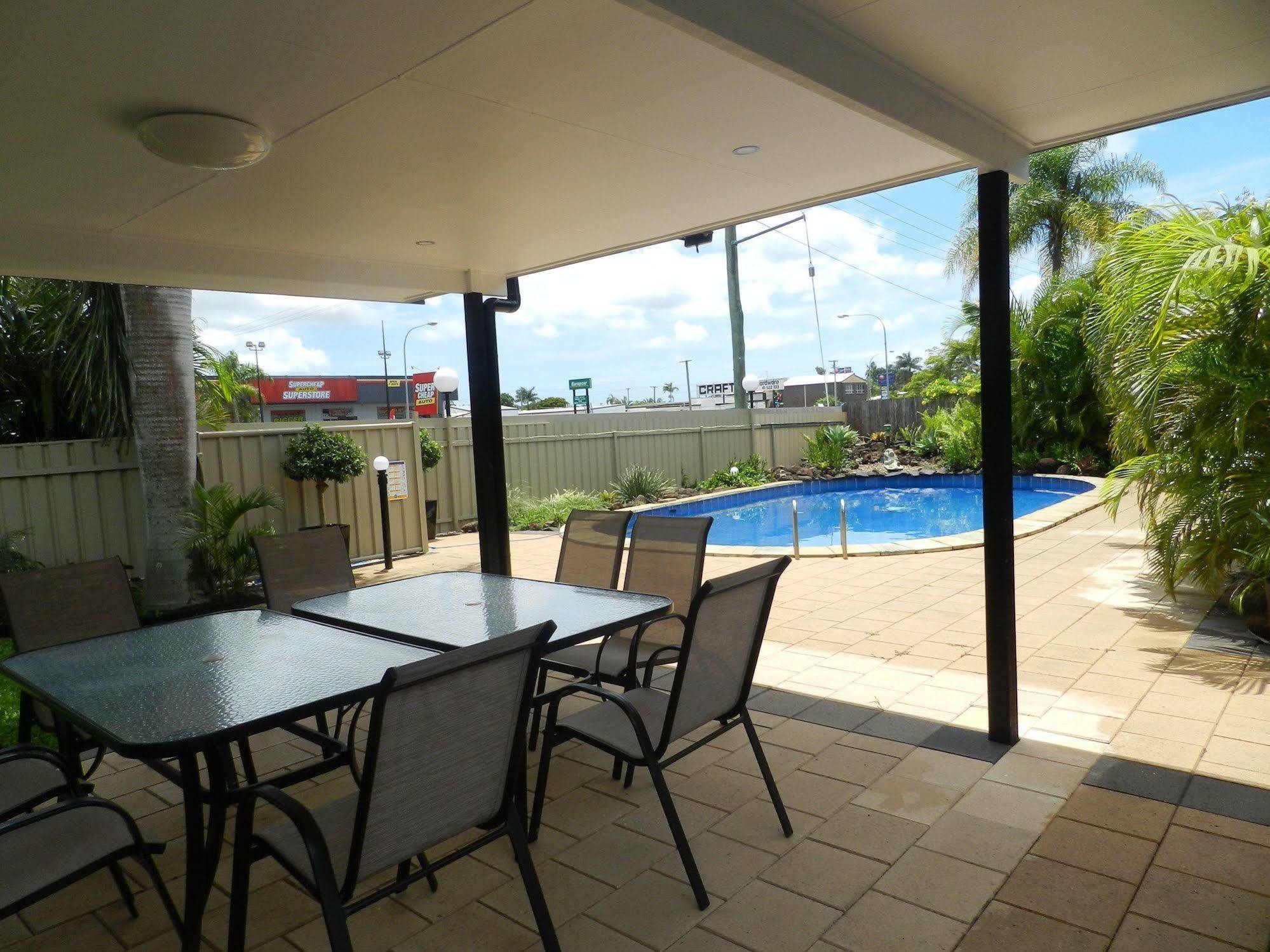 Golden Palms Motor Inn Bundaberg Exterior foto